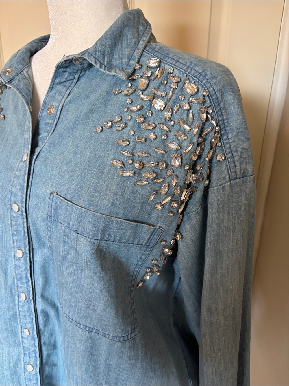 Anthropologie Pilcro Crystal-Embellished Denim button down Shirt oversized Blue - Picture 5 of 7